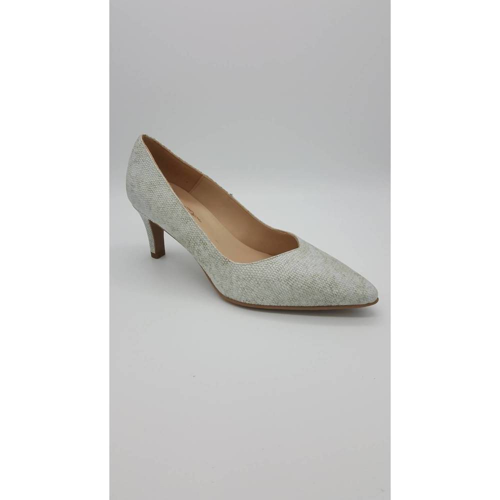 NEW BRENDA ZARO women's benett heels in white